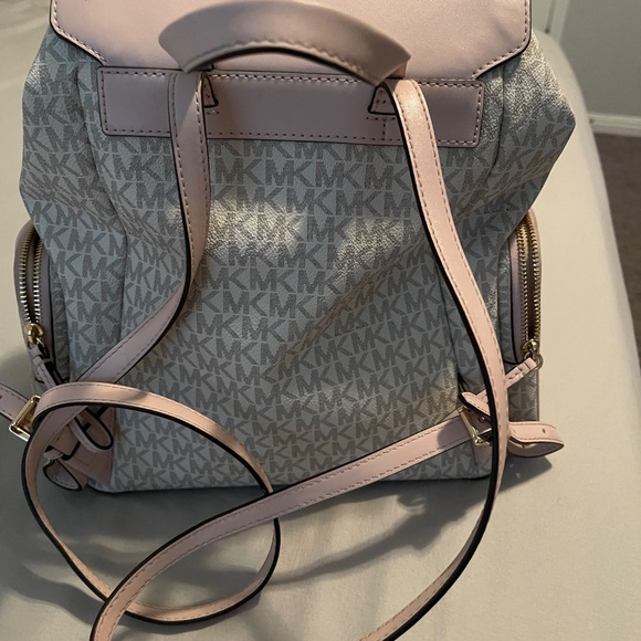 Michael Kors Large blush and cream backpack - Picture 4 of 12
